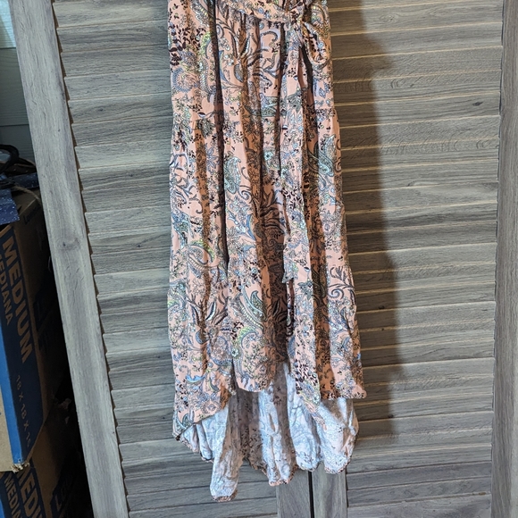 NWT long dress a bit high and low peach color with a print size XS side zipper - Picture 7 of 8